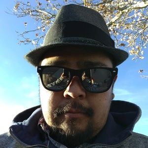 Meet your Posher, Derrick